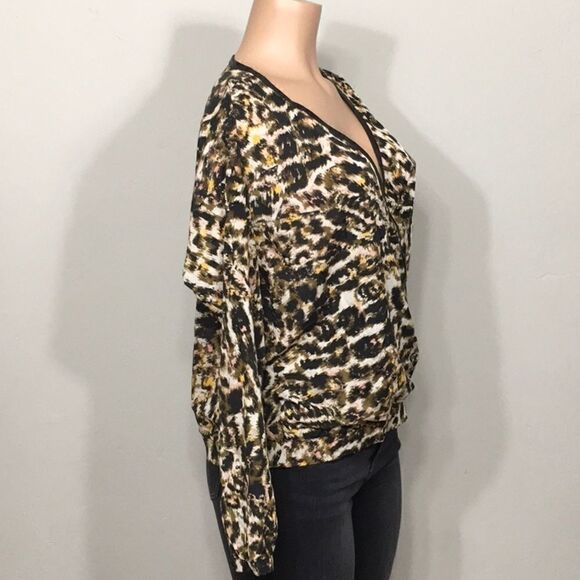 Patterson J. Kincaid. Surplice leopard top. New - Picture 3 of 12